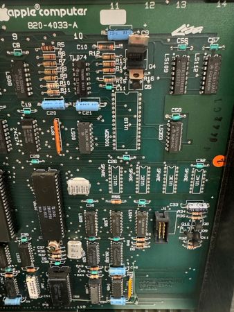 Lot #4046 Apple Lisa 2 Computer Set with Keyboard, Mouse, and ProFile Hard Drive - Image 17